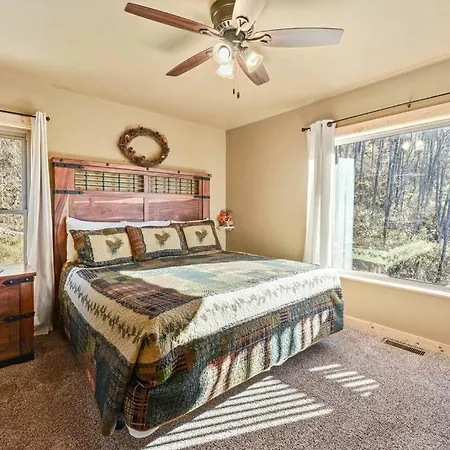 Walnut Ridge Cabin. Sleeps 7-11! Hot Tub, Pool Table, Minutes To Downtown Gatlinburg! Exterior photo